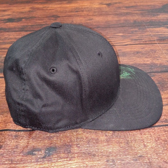 Notre Dame Fighting Irish Top of the World Embroidered Fitted M/L Black Green - Picture 4 of 6